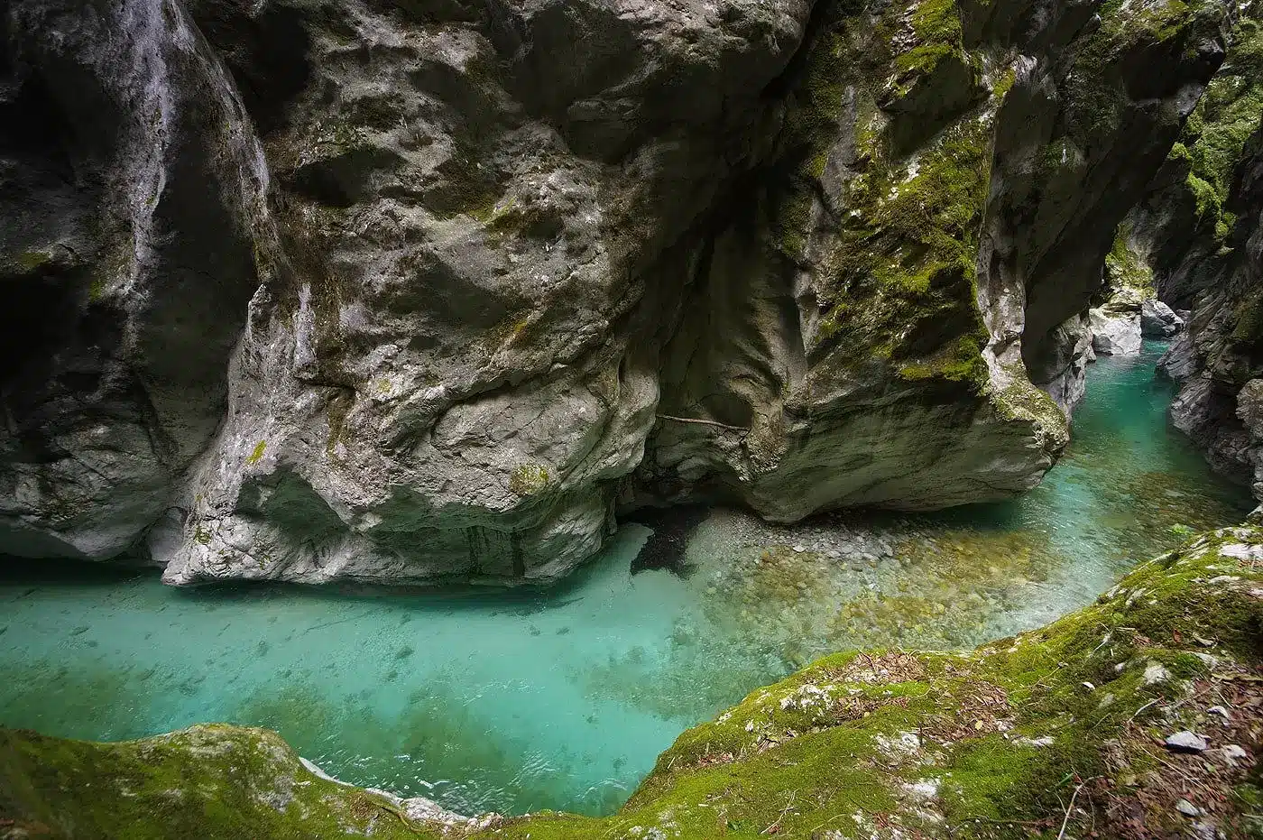 Rivière Soča dans les gorges de Tolmin